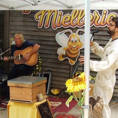 VOYAGE AU PAYS DES ABEILLES